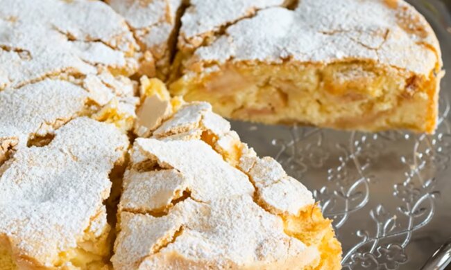 Яблучна шарлотка, фото: кадр з відео