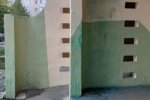 У Тернополі малолітки окропили під'їзд зеленкою замість шампанського: "З днем народження!"