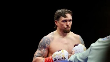 Олександр Усик із донькою на вечорі боксу у Львові