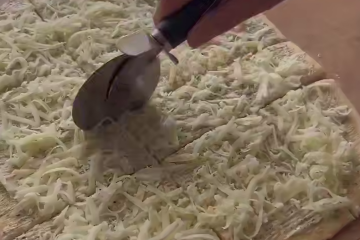 Листковий сирний хліб, кадр з відео