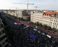 Столицу всколыхнула самая массовая за последние 30 лет акция протеста: чего требуют сотни тысяч жителей