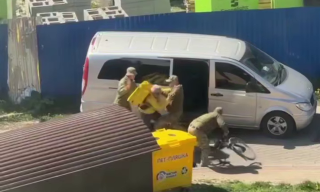 Мобилизация в Украине, ТЦК / кадр з відео