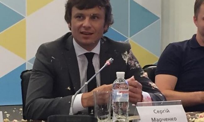 Помідори вже не ті: студенти кинули в замміністра тортом (відео)