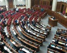 Депутаты вывозят семьи из Киева? Вот что они нам ответили
