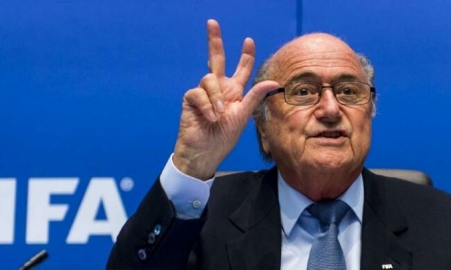 Блаттер продолжает получать зарплату от ФИФА