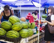 Ранні кавуни та дині вже в продажу: названо ціни