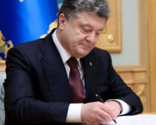 Порошенко підписав «безвізові закони»