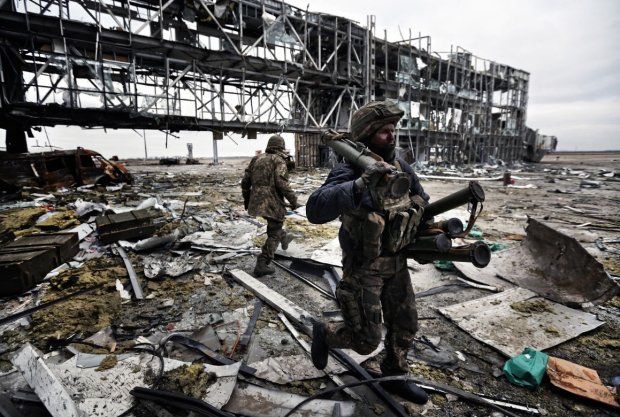 За него погибали герои: жуткие руины аэропорта в Донецке показали с высоты