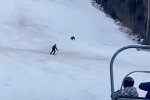 ведмідь женеться за лижником, скріншот з відео