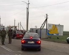 Легкові автомобілі на в'їзді в Криму оглядатиме міліція