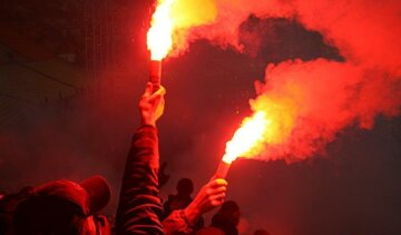 Киевские радикалы устроили "горячую ночь" у посольства России