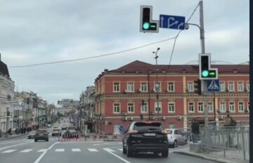 Светофор со стрелкой: фото скрин Ютуб