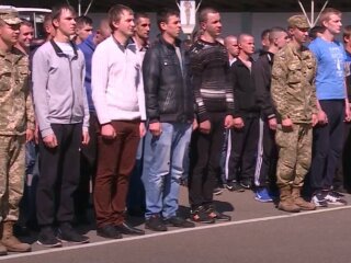 весняний призов в армію, скріншот з відео