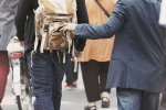 Знахабнілі київські крадії не побачили, що їх знімає камера: відео