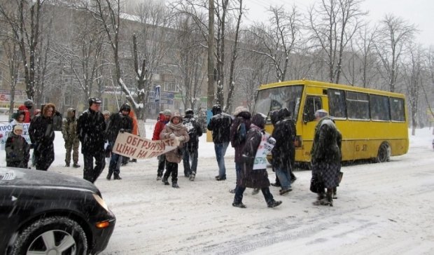 Под Киевом перекрыли трассу из-за подорожания проезда