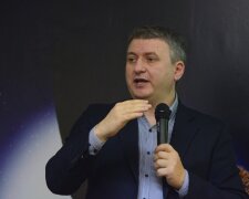 Романенко різко звернувся до Зеленського: "Вова, тебе понесло не туди, черговий казкар нам не потрібен"