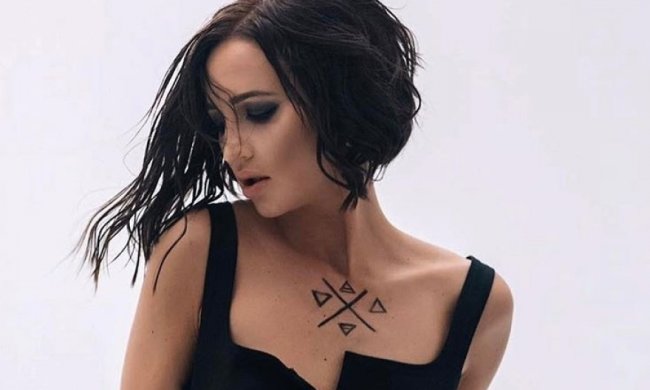 Бузова расплакалась на пионерских чтениях