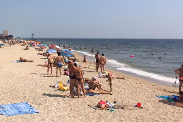 Шукають цілу добу: у Бердянську дитина зникла біля моря, надія тане