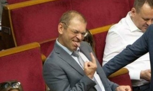 Пашинский ходит в Раду демонстрировать "факи"