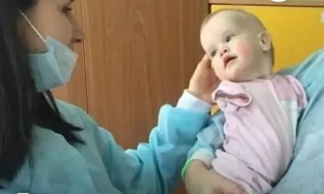 Маленькая Василина родилась без рук, родная мать даже не посмотрела - нашла счастье в чужой семье
