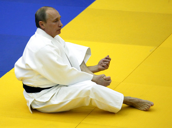 Путин полез целоваться к олимпийской чемпионке: видео
