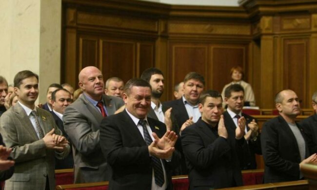 Українські депутати кинулися вітати Гітлера: фото