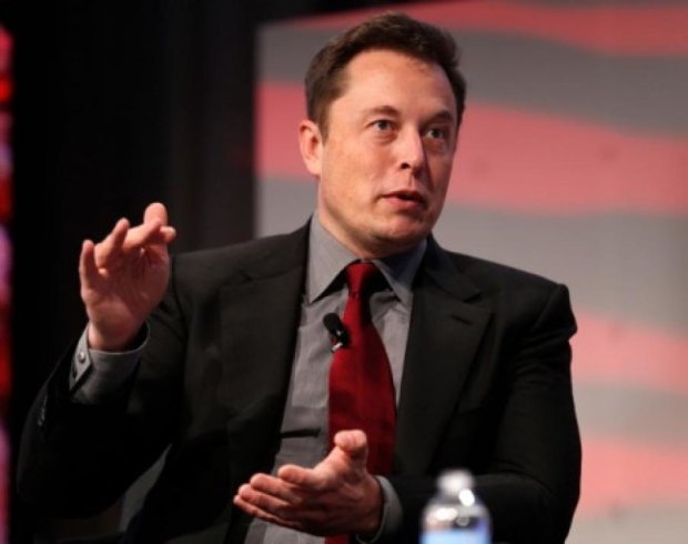 Основатель Tesla заработал на $20 млн меньше за финдиректора