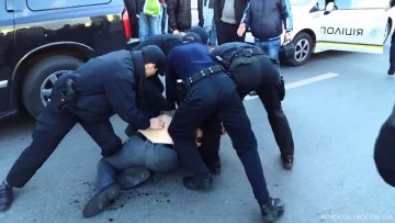 В Запорожье хулиган напал на активиста из-за замечания: избил и выстрелил в ногу