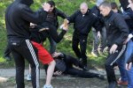 Київські хулігани кулаками та стільцями зустріли підстаркуватих алкоголіків з Ліверпуля: фото