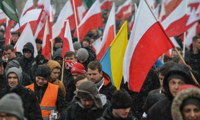 Дикие поляки стали избивать украинцев прямо на улицах