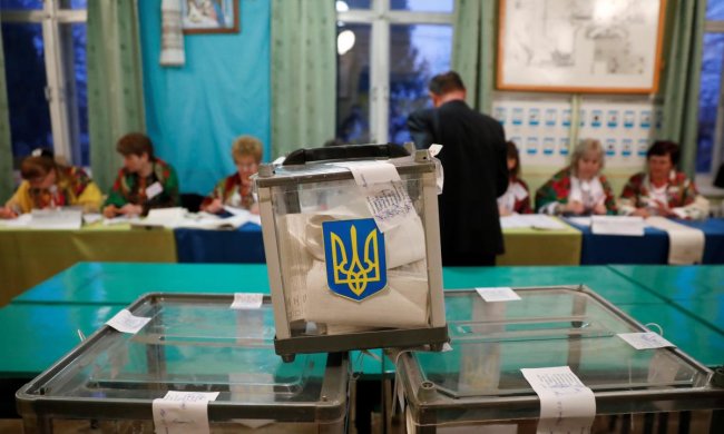 Явка в Киеве зашкаливает: горожане атаковали избирательные участки, - очереди, как за колбасой