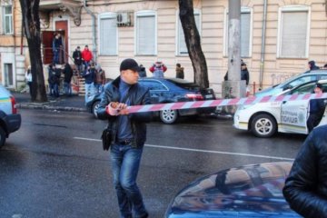 Термінал не працює: у Києві неадеквати відкрили вогонь після сварки з продавчинею
