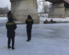 На Буковині врятували беззахисного малюка від холодної смерті: примерз до криги