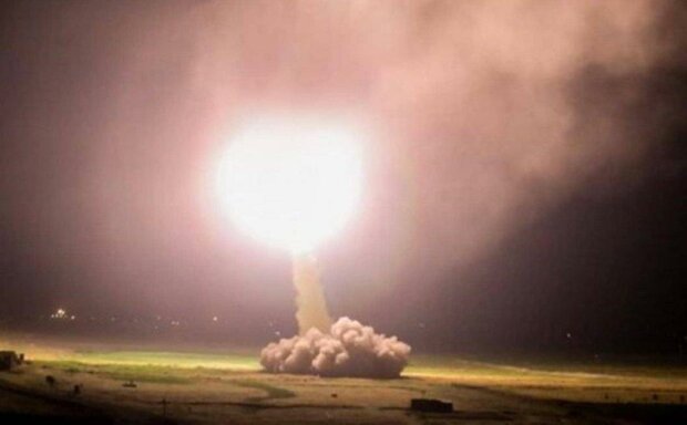 Военную базу США в Ираке обстреляли залпом из десятков ракет: опубликовано видео