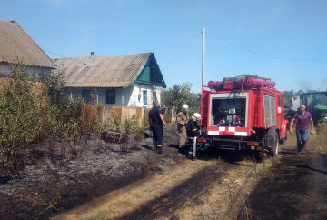 Під Дніпром любителі палити траву позбавили дачників будинку – пожежа в Чорнобилі не навчила