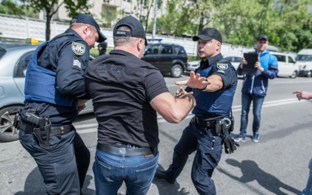Бив і забирав: копи зловили покидька, який тримав у страху Київ