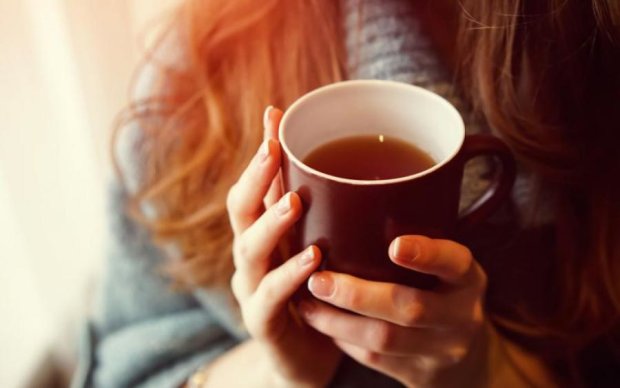 Почему людям с вредными привычками нельзя пить горячий чай: ответ ученых