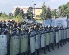 Масові акції продовжуються у Білорусі, протестувальники підійшли до резиденції Лукашенка