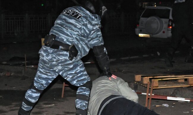 Экс-беркутовца, подозреваемого в пытках майдановцев, оправдали: получил должность в новой полиции