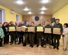 Коллектив Экоинспекции Полесья передал поздравления и подарки коллегам на передовой