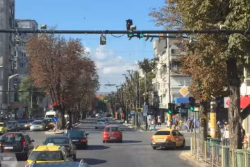 Посреди оживленного Киева асфальт ушел в себя: фото