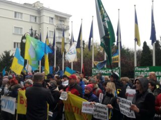 Митинг под Администрацией президента