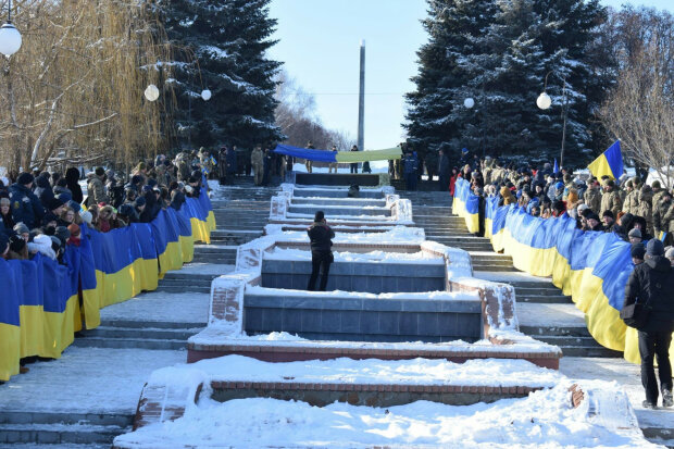 Над Донецьком замайоріли блакитно-жовті прапори: все буде Україна, бойовики в паніці