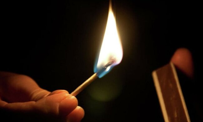 Боевики сжигают собственные жилища