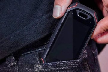 Крихітний, але спритний: характеристики і фото нового міні-смартфона