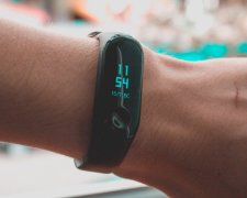 Xiaomi Mi Band 3 начали продавать за копейки