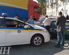 ДТП в центре Житомира: столкнулись легковушка и грузовик (фото)