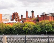 Бухати можна просто з Москва-ріки: мережу потішила несправність на пивзаводі