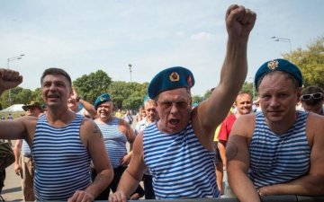 Встали з колін, сіли на дупу: всі гріхи росіян викрив один скандал 