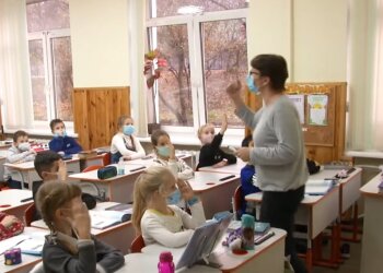 Зарплати вчителів, кадр з відео